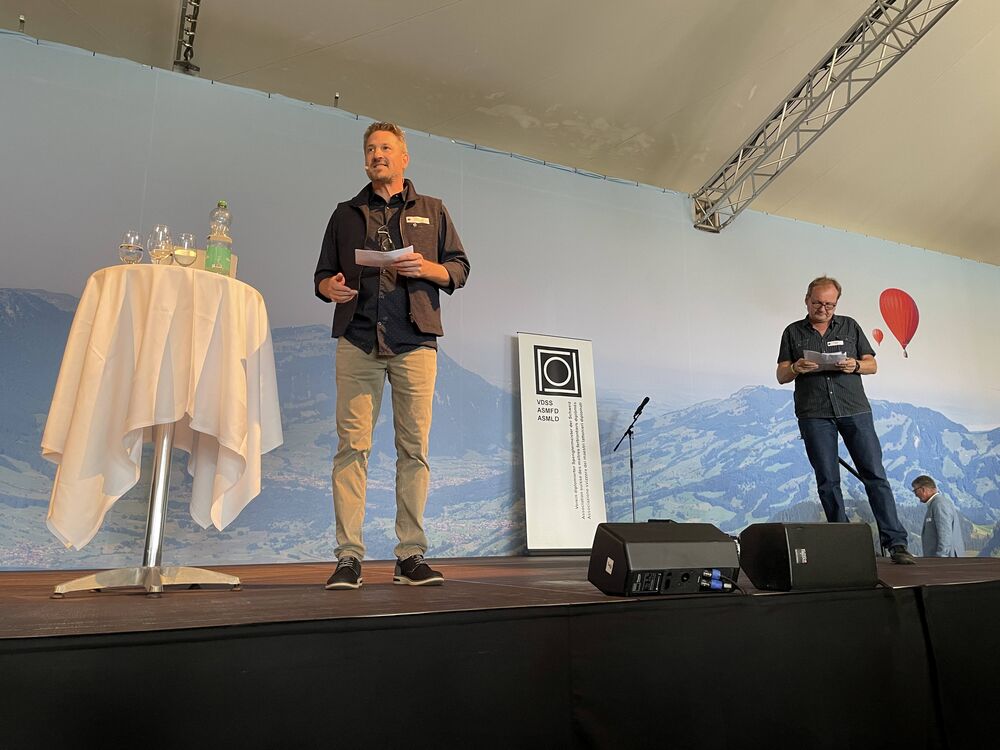 OK-Präsident Stefan Aerni und Marc Hausheer. Stefan erinnerte in seiner Ansprache daran: «Der Regen ist unser Auftraggeber». (Foto: Peter Warthmann)